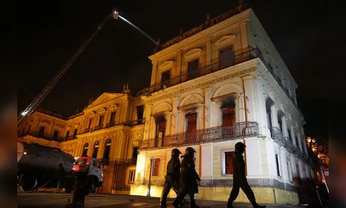 Incêndio no Museu Nacional destrói registro histórico de milhares de anos