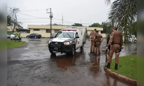 
							Policiais Militares mortos em Ivaiporã são sepultados nesta segunda-feira
						
						