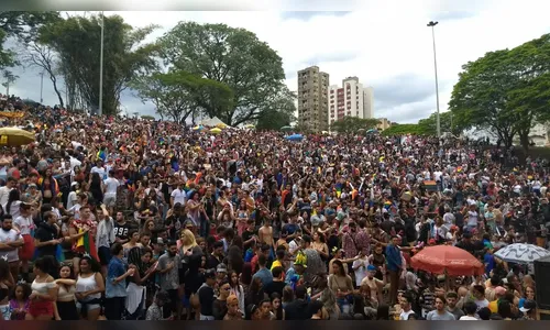 Nove mil pessoas participam da 2ª edição da Parada LGBTI em Londrina