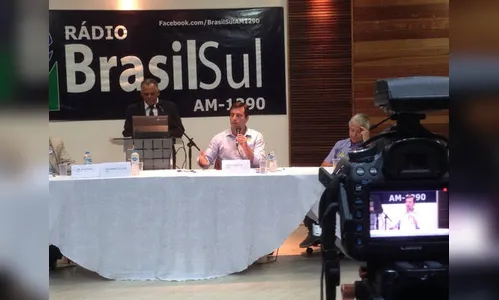 João Arruda anuncia congelamento das tarifas de água e luz no Paraná