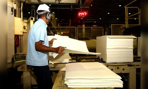 Produção industrial cai em nove locais pesquisados pelo IBGE