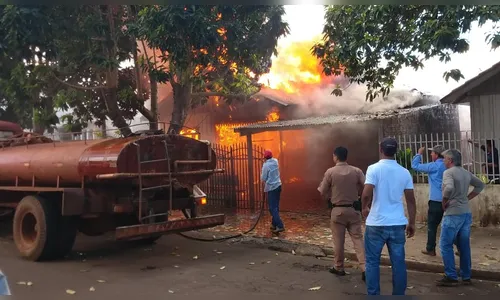 Cachorro é salvo de incêndio em residência 