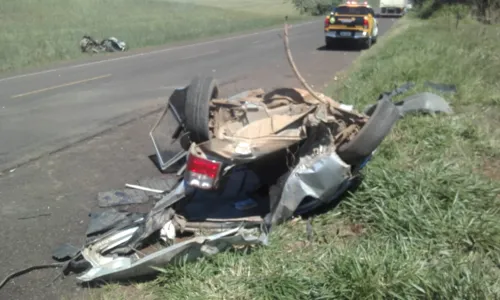 
						
							Carro se parte ao meio e casal sobrevive após acidente
						
						