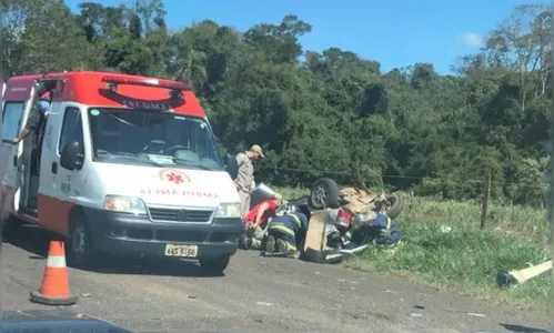 
						
							Carro se parte ao meio e casal sobrevive após acidente
						
						