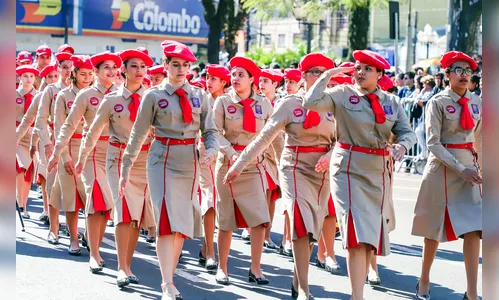 Desfile de 7 de setembro reúne mais de 20 mil pessoas em Apucarana