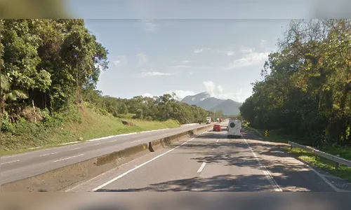 Acidente com morte deixa tráfego lento em rodovia que liga Curitiba ao Litoral de SC