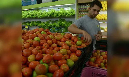 Supermercados abrem hoje em horário especial em Apucarana e Arapongas; confira o que abre e o que fecha