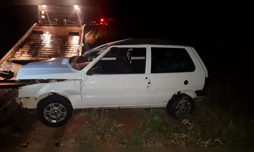 Condutor bate de frente com outro carro após atropelar boi; duas pessoas ficaram feridas