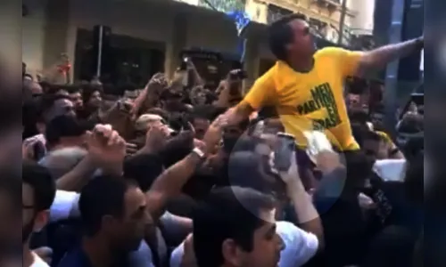 
							Trajeto do agressor de Bolsonaro é registrado por fotógrafo de jornal
						
						