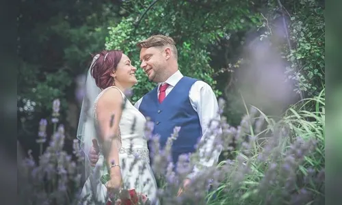 Mulher acha marido morto em hotel horas depois do casamento