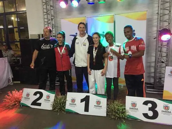 Apucarana faturou a medalha de bronze no karatê, durante a fase final A dos Jogos da Juventude do Paraná - Foto: Divulgação