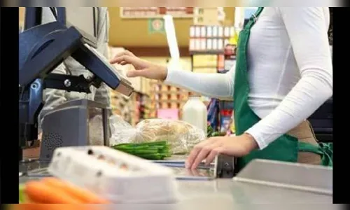 Agência do Trabalhador tem vagas para caixa de supermercado 