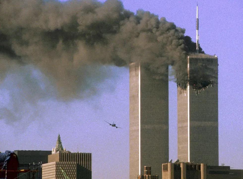 O avião da United Airlines 175 momentos antes de chocar-se contra a Torre Sul do World Trade Center, em Nova York, no dia 11 de setembro de 2001. CORDON PRESS.