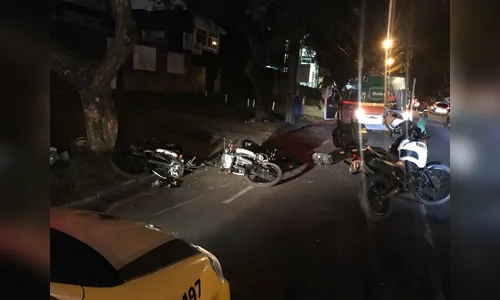 Motorista de BMW atropela três policiais militares em motos e foge para casa da mãe