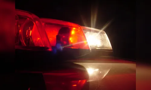 Jovem morre dentro de residência e amigos chamam ambulância para recolher o corpo