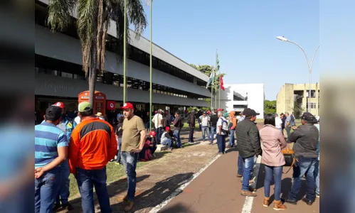 MST ocupa Prefeitura de Londrina para pedir construção de escolas em assentamento