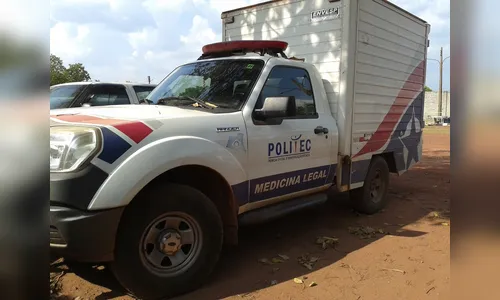 Mãe de 98 anos fica presa sob corpo da filha por pelo menos 4 dias