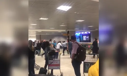 Esbarrão entre passageiros termina em socos e empurrões no saguão de aeroporto