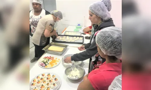 Curso gratuito para confeitaria forma 18 alunos