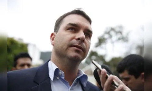 Flávio Bolsonaro diz que o quadro de saúde do pai é “muito grave”