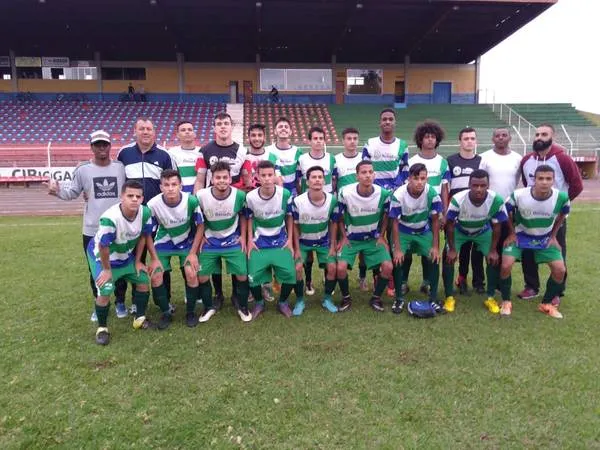 O time de futebol de Apucarana disputa neste sábado o terceiro lugar na fase final A dos JOJUP´s em Toledo - Foto: Divulgação