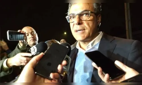 “Entrei aqui um homem honrado e saio daqui um homem honrado”, diz Richa após deixar a prisão