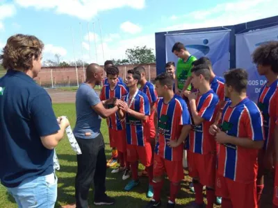 O time de futebol de Apucarana ficou com a medalha de bronze no Oeste do Estado - Foto: Divulgação