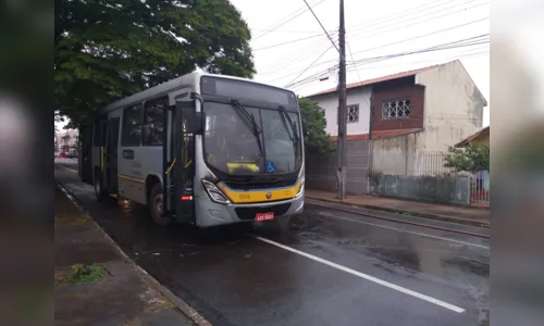 
							Incêndio em ônibus assusta populares e mobiliza Bombeiros 
						
						