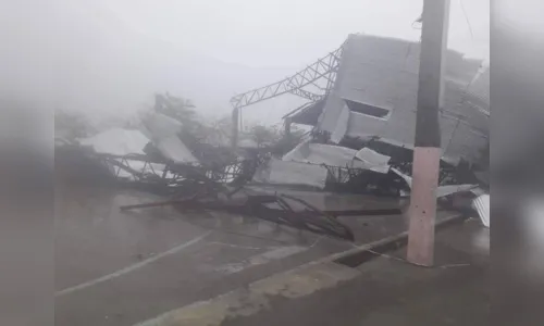 
						
							Tufão Mangkhut deixa dezenas de mortos, mineiros presos nas Filipinas e milhões de deslocados na China
						
						