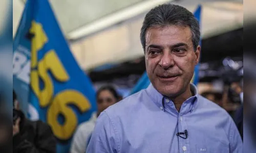 Beto Richa chora e recebe gritos de “honesto” em encontro com prefeitos 