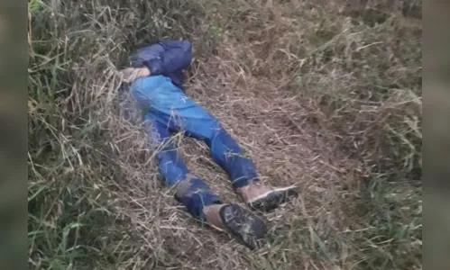 
							Bandido é morto após roubos e incêndio de veículo em Ortigueira
						
						
