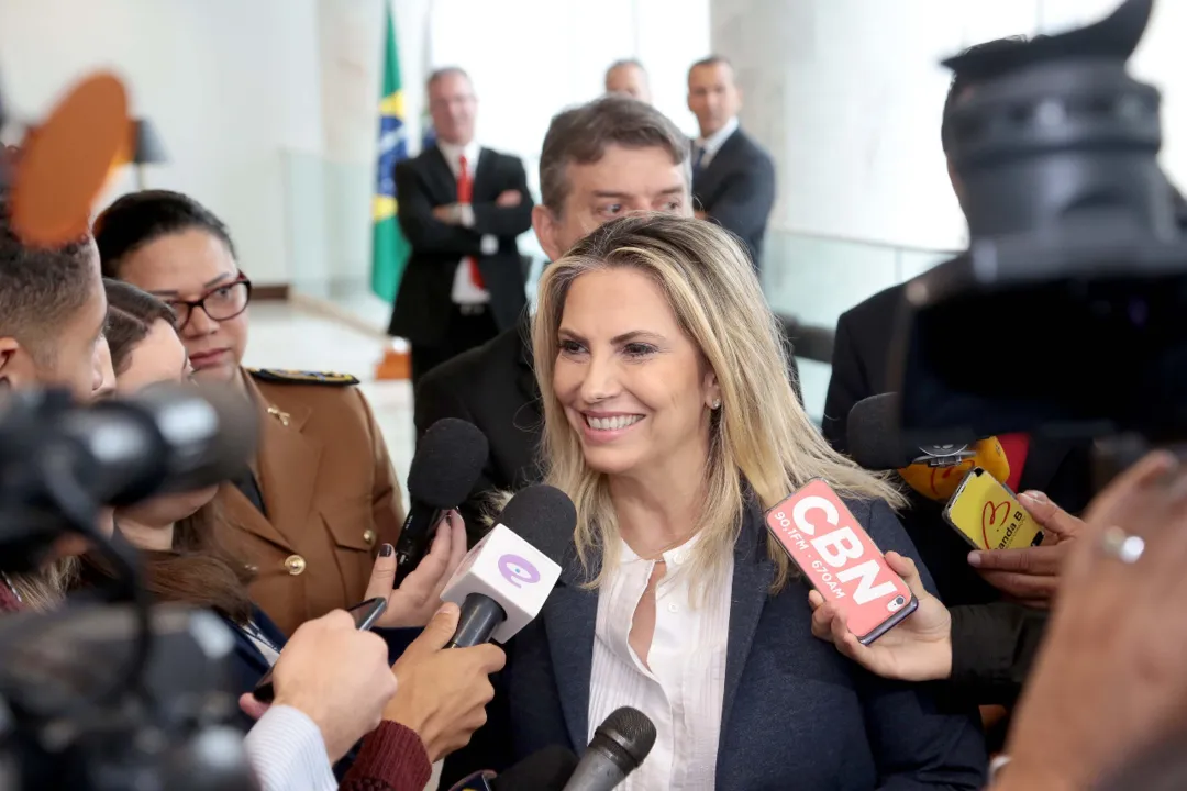 Cida concede entrevista à imprensa (Foto: Divulgação)
