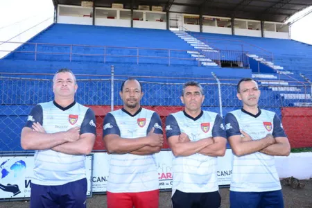 Emerson Emílio (treinador de goleiros), Anderson Leonardo Souza (fisioterapeuta), Vavilson dos Santos (técnico) e Ronaldo Castro (preparador físico) formam a comissão técnica do Apucarana Sports | Foto: Delair Garcia