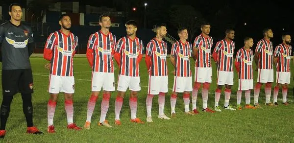 O Apucarana Sports joga neste domingo à tarde em Rolândia contra o Cambé - Foto: www.oesporte.com.br