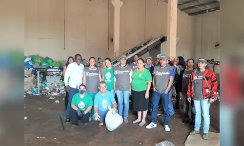 Recicladores de Arapongas visitam sede da Cooper Região
