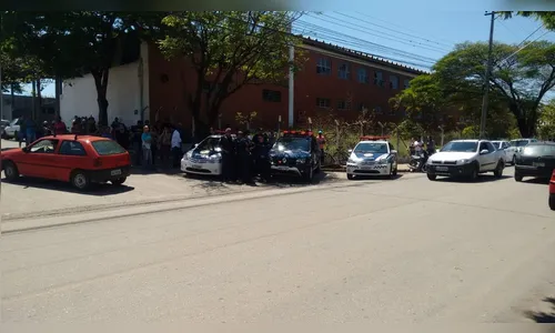 Jovem que sequestrou e matou os filhos é enterrado sem velório