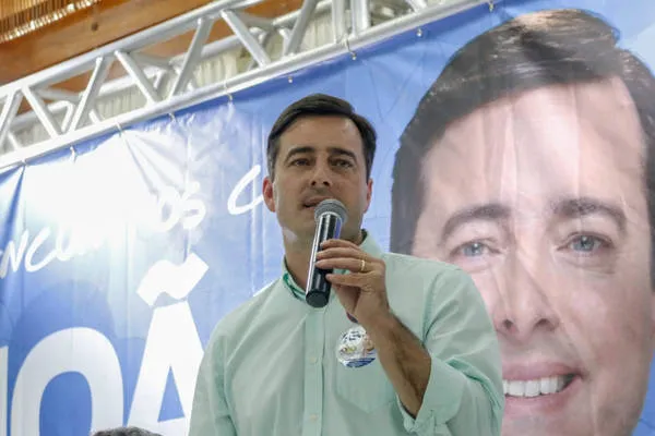 Arruda discursa em evento político (Foto: Divulgação)