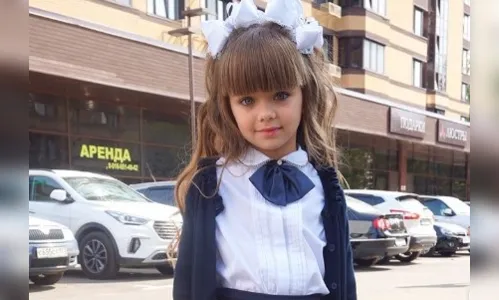 
							‘Menininha mais bonita do mundo’ chama atenção na internet no 1º dia de aula
						
						