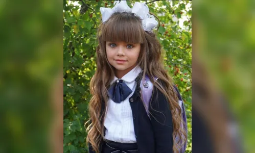 
							‘Menininha mais bonita do mundo’ chama atenção na internet no 1º dia de aula
						
						