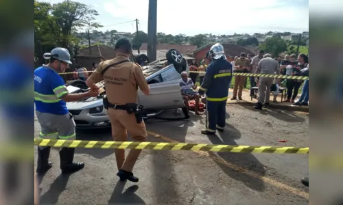 
							Carro capota após colisão com trem em Apucarana e casal fica ferido
						
						