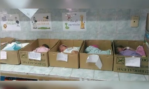 Foto de bebês dormindo em caixas de papelão na Venezuela comove o mundo
