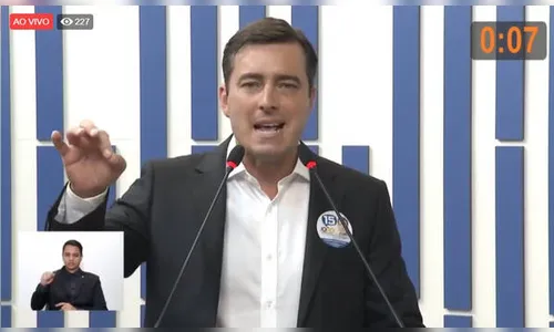 João Arruda chama adversários para debate