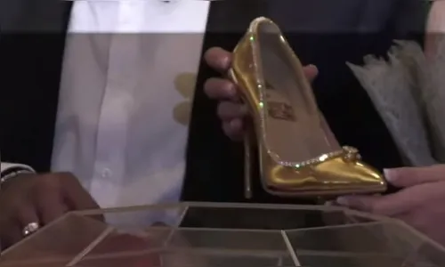 Sapatos mais caros do mundo, avaliados em US$ 17 milhões, são apresentados em Dubai