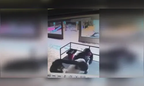 Câmeras flagram dupla agredindo funcionário de escola durante assalto em Marilândia do Sul