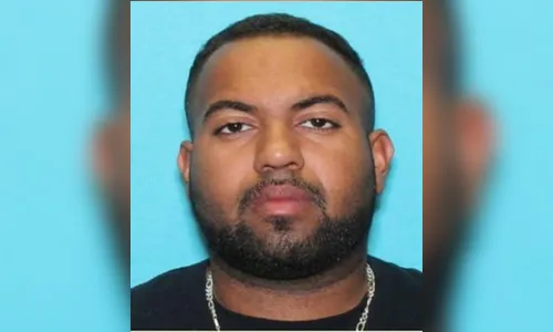 Pai cola olhos e boca de bebê para fazê-lo parar de chorar