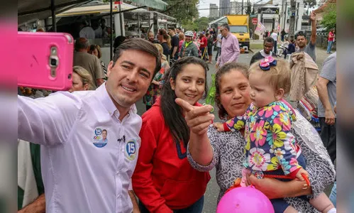 João Arruda defende menos imposto e mais emprego em feiras livres de Curitiba