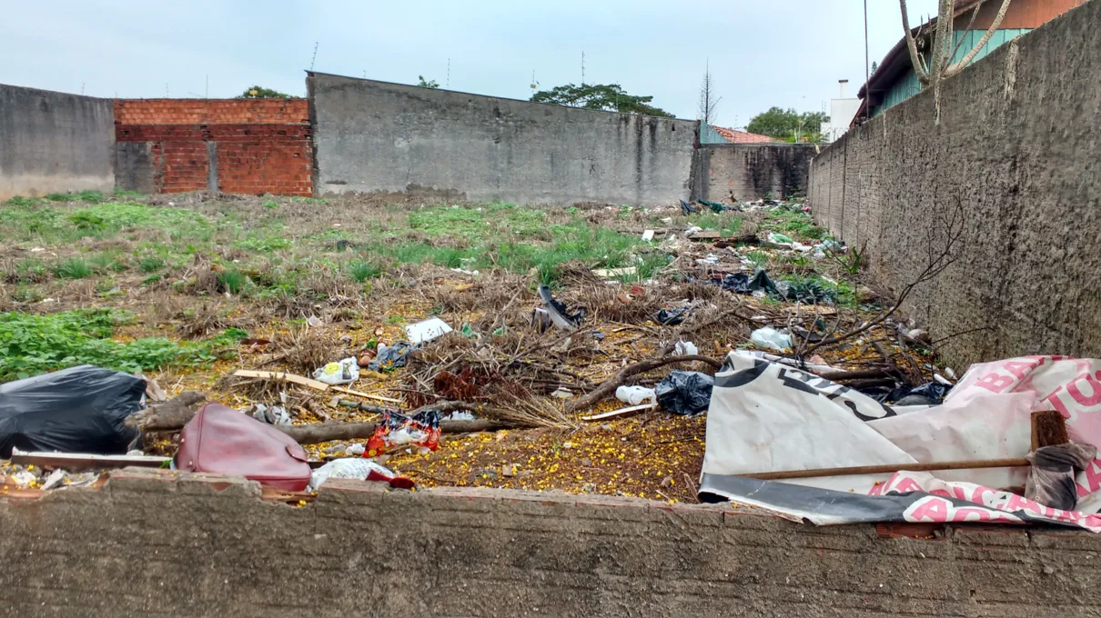 Descarte irregular de lixo ainda é problema em Apucarana Foto: Luiz Demétrio/TNONLINE