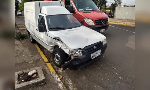 Motorista avança sinal e provoca acidente no centro de Apucarana