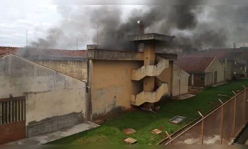 Detentos se rebelam e fazem reféns na Penitenciária Estadual de Maringá