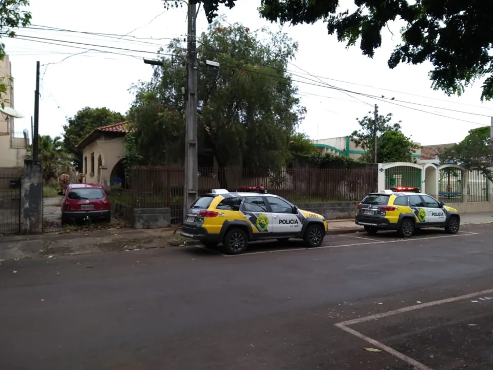 PM acaba com 'mocó' usado por moradores de rua, usuários de drogas e ladrões no centro de Apucarana - Foto: TNONLINE